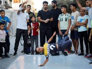 مخيم النصيرات.. عرض راقص للأطفال