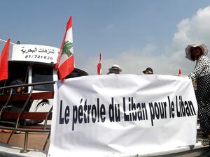 Lebanese protesters take part in a rally by sailing in boats with slogans in French affirming Lebanon's right to its offshore gas wealth, from the southern coastal city of Tyre towards Naqoura near the maritime border with Israel on September 4, 2022. (Photo by MAHMOUD ZAYYAT / AFP) maritime border