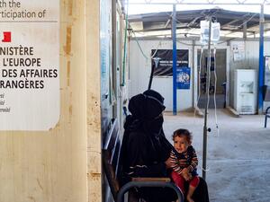 People suffering from cholera receive treatment at the Al-Kasrah hospital in Syria's eastern province of Deir Ezzor, on September 17, 2022, affected by the usage of contaminated water from the Euphrates River, a major source for both drinking and irrigation. (Photo by Delil SOULEIMAN / AFP) Cholera
