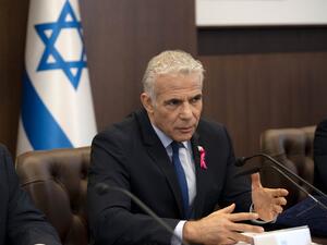 Israeli Prime Minister Yair Lapid makes an opening statement as he chairs the weekly cabinet meeting in Jerusalem, on Octobre 2, 2022. (Photo by Maya Alleruzzo / POOL / AFP) Prime Minister