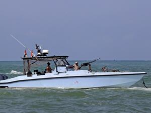 Yemeni soldiers from the Yemeni Coast Guard take part in an awareness campaign to educate local fishermen on dealing with mines and foreign objects in the water in the Al-Khokha area of Al-Hodeidah Governorate, in the west of the war-torn country, on October 2, 2022. (Photo by Khaled Ziad / AFP) Truce in Yemen