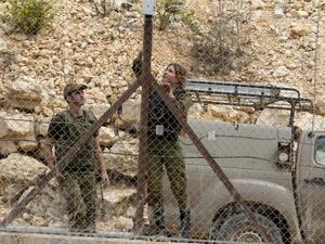 غانتس يتوعد  بتدمير لبنان