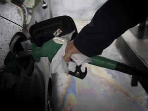 A motorist takes fuel at a gas station in Blois on October 14, 2022, as filling stations across France are low on petrol as a pay-related strike by workers at energy giant TotalEnergies entered its third week despite government pressure to negotiate.(Photo by GUILLAUME SOUVANT / AFP) fuel shortages