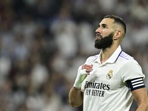 Real Madrid's French forward Karim Benzema reacts to missing a penalty kick during the Spanish League football match between Real Madrid CF and CA Osasuna at the Santiago Bernabeu stadium in Madrid on October 2, 2022. (Photo by JAVIER SORIANO / AFP)