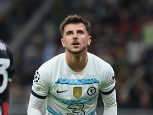 Chelsea's English midfielder Mason Mount reacts during the UEFA Champions League group E, football match between AC Milan and Chelsea, at the San Siro stadium, in Milan, on October 11, 2022. (Photo by Alberto PIZZOLI / AFP)