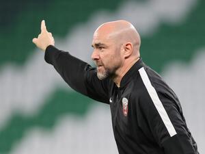 Qatar's coach Felix Sanchez gestures during the friendly football match between Qatar and Bulgaria at the Education City stadium in the city of Ar-Rayyan on March 26, 2022. (Photo by Karim JAAFAR / AFP)