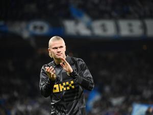 Manchester City's Norwegian striker Erling Haaland applauds after the end of the UEFA Champions League 1st round day 4 group G football match FC Copenhagen vs Manchester City in Copenhagen, Denmark, on October 11, 2022. (Photo by Jonathan NACKSTRAND / AFP)