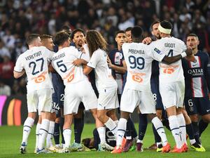 Marseille's French defender Samuel Gigot (2R) receives a red card after tackling Paris Saint-Germain's Brazilian forward Neymar (down) during the French L1 football match between Paris Saint-Germain (PSG) and Olympique de Marseille (OM) at the Parc des Princes Stadium in Paris, on October 16, 2022. (Photo by Bertrand GUAY / AFP)