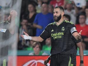 Real Madrid's French forward Karim Benzema gestures after scoring a goal that was later annulled during the Spanish league football match between Elche CF and Real Madrid CF at the Martinez Valero stadium in Elche on October 19, 2022. (Photo by JOSE JORDAN / AFP)