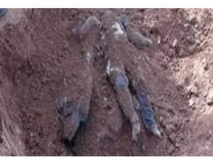 150 جثة في مقبرة جماعية لضحايا مجزرة ارتكبها الاسد بحق اهالي حمص