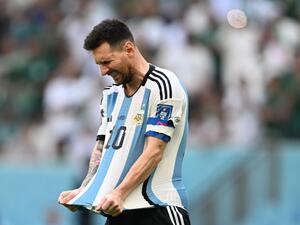 الأرجنتيني ليونيل ميسي مطالب بالتعويض (المصدر: أ ف ب)