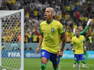 Brazil's forward #09 Richarlison celebrates scoring his team's first goal during the Qatar 2022 World Cup Group G football match between Brazil and Serbia at the Lusail Stadium in Lusail, north of Doha on November 24, 2022. (Photo by NELSON ALMEIDA / AFP)