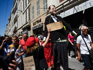 French protestors against Macron 