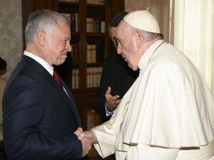 King Abdullah (L) Pope Francis 