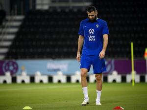 France's forward Karim Benzema looks down during a training session at the Jassim-bin-Hamad Stadium in Doha on November 17, 2022, ahead of the Qatar 2022 World Cup football tournament. (Photo by FRANCK FIFE / AFP)