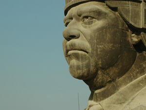 uf]hggi dhsv sfuh,d لاجئ سياسي غادر العراق وهو ابن 8 سنوات