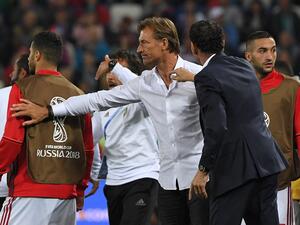 Spain's coach Fernando Hierro (2R) points at Morocco's French coach Herve Renard during the Russia 2018 World Cup Group B football match between Spain and Morocco at the Kaliningrad Stadium in Kaliningrad on June 25, 2018. (Photo by Patrick HERTZOG / AFP) Herve Renard