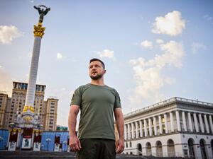Ukrainian President Volodymyr Zelensky at Kyiv's "Maidan" Independence Square, that has been turned into an open-air military museum with destroyed Russian military equipment on Ukraine's Independence Day. (Photo by Handout / UKRAINE PRESIDENCY / AFP) Ukrainian President