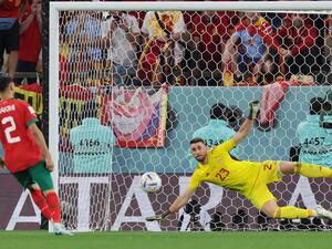 Morocco's defender #02 Achraf Hakimi (L) converts during the penalty shoot-out to win the Qatar 2022 World Cup round of 16 football match between Morocco and Spain at the Education City Stadium in Al-Rayyan, west of Doha on December 6, 2022. (Photo by KARIM JAAFAR / AFP)