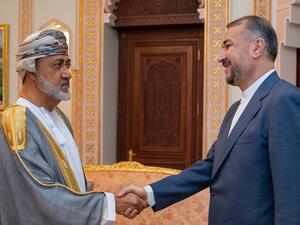 Sultan Haitham bin Tariq al-Said (L) with Hossein Amir-Abdollahian 