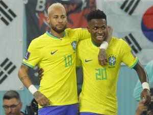 Brazil's forward #20 Vinicius Junior (R) celebrates scoring his team's first goal with Brazil's forward #10 Neymar during the Qatar 2022 World Cup round of 16 football match between Brazil and South Korea at Stadium 974 in Doha on December 5, 2022. (Photo by Odd ANDERSEN / AFP)