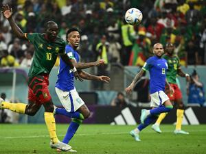 Cameroon's forward #10 Vincent Aboubakar (L) scores his team's first goal during the Qatar 2022 World Cup Group G football match between Cameroon and Brazil at the Lusail Stadium in Lusail, north of Doha on December 2, 2022. (Photo by Jewel SAMAD / AFP)