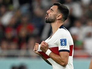 Portugal's midfielder #08 Bruno Fernandes reacts after missing a goal opportunity during the Qatar 2022 World Cup quarter-final football match between Morocco and Portugal at the Al-Thumama Stadium in Doha on December 10, 2022. (Photo by PATRICIA DE MELO MOREIRA / AFP)