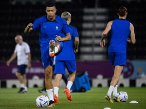 France's forward #10 Kylian Mbappe takes part in a training session at the Al Sadd SC training center in Doha, on December 3, 2022, on the eve of the Qatar 2022 World Cup round of 16 football match between France and Poland. (Photo by FRANCK FIFE / AFP)