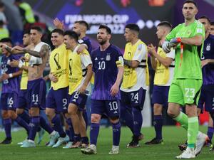 Argentina's forward #10 Lionel Messi (C) along with teammates walk off the pitch after winning the Qatar 2022 World Cup Group C football match between Poland and Argentina at Stadium 974 in Doha on November 30, 2022. (Photo by Giuseppe CACACE / AFP)