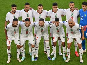 Morocco's team pose ahead of the start of the Qatar 2022 World Cup Group F football match between Belgium and Morocco at the Al-Thumama Stadium in Doha on November 27, 2022. (Photo by Glyn KIRK / AFP)