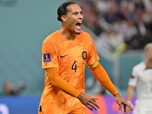 Netherlands' defender #04 Virgil van Dijk reacts during the Qatar 2022 World Cup round of 16 football match between the Netherlands and USA at Khalifa International Stadium in Doha on December 3, 2022. (Photo by Alberto PIZZOLI / AFP)
