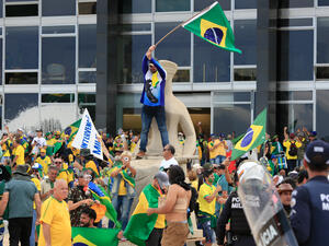 Supporters of Brazilian former President Jair Bolsonaro invade Planalto Presidential Palace while clashing with security forces in Brasilia on January 8, 2023. (Photo by Sergio Lima / AFP) Capitol riots