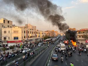 جانب من المظاهرات التي شهدتها ايران عقب وفاة مهسا أميني (أ ف ب)