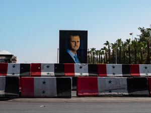 صورة شخصية للرئيس السوري بشار الأسد عند نقطة تفتيش في دمشق