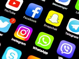 ملايين الأشخاص يستخدمون وسائل التواصل الإجتماعي في الأردن