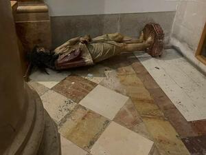 آثار تحطيم كنسية "حبس المسح" في القدس المحتلة.