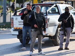 مستوطنين يقطعون الشوارع في المدن الفلسطينية