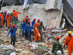 Earthquake strikes Indonesia