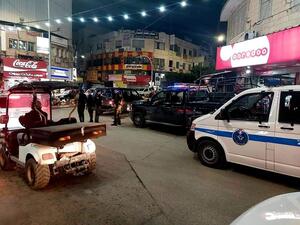 قوات امنية فلسطينية تنتشر بعد اطلاق النار على المقاطعة - الصورة عن موقع رام الله الاخباري