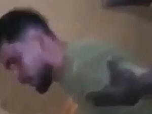 تعذيب وحشي وجلد لشابان ليبيان (لقطة شاشة)