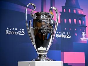 This photograph shows the UEFA Champions League trophy before the draw for the quarter-final, semi-final and final of the 2022-2023 UEFA Champions League football tournament, in Nyon, on March 17, 2023. (Photo by Fabrice COFFRINI / AFP)