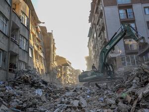 الزلزال المدمر الذي ضرب تركيا وسوريا، في السادس من شباط/فبراير الماضي، بلغت قوته 7.7 درجة