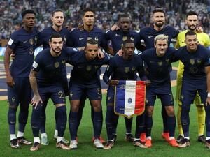 France's players pose for a team photograph ahead of the Qatar 2022 World Cup final football match between Argentina and France at Lusail Stadium in Lusail, north of Doha on December 18, 2022. (Photo by ADRIAN DENNIS / AFP)
