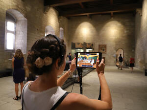 تجمع ما بين رحابة السوشيال ميديا وتميز الإعلام المحترف