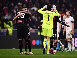 AC Milan's Bosnian midfielder Rade Krunic (2ndL) embraces AC Milan's German-Finnish defender Malick Thiaw as AC Milan's Romanian goalkeeper Ciprian Tatarusanu (C) reacts at the end of the UEFA Champions League round of 16, first leg football match between AC Milan and Tottenham Hotspur on February 14, 2023 at the San Siro stadium in Milan. (Photo by Marco BERTORELLO / AFP)