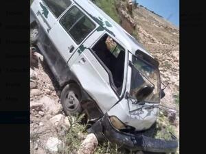 اردني يرمي بسيارته بعد مخالفة سير