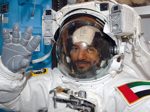 محمد بن راشد آل مكتوم، حاكم دبي، أن "العرب قادرون وقادمون ومبدعون إذا قررنا التركيز على العلم والاستثمار"