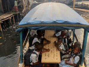 مدرسة عائمة للفقراء في نيجيريا