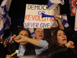 Israelis take to streets, despite judicial reforms freeze