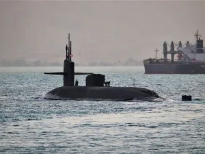 US deploys submarine to boost Mideast security 